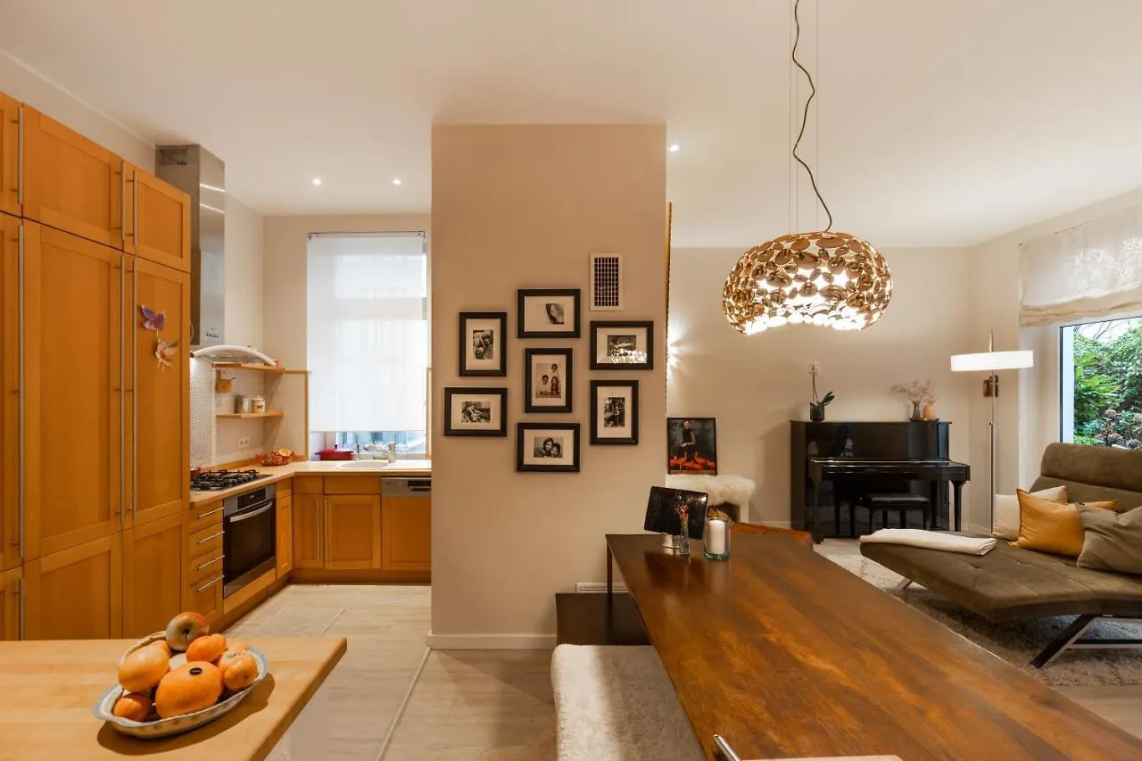 Luxury Townhouse With Garden - A Central Oasis Berlin 0*,